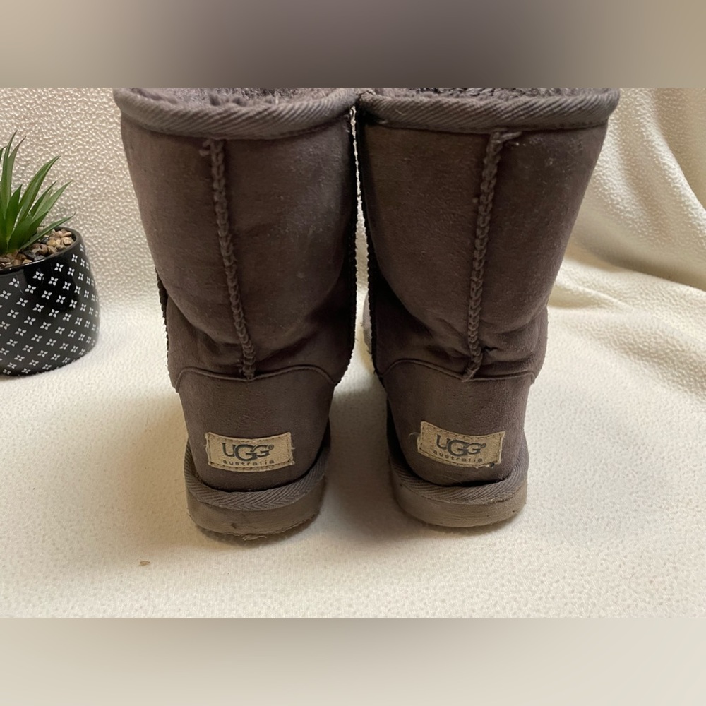 Women's UGGs - Picture 6 of 10
